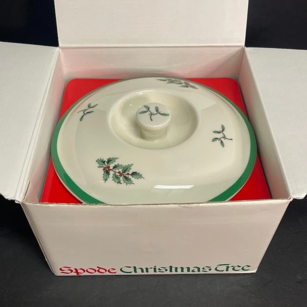 Vintage 1997 Spode Christmas Tree 2 Pint Covered Casserole Made in England Boxed